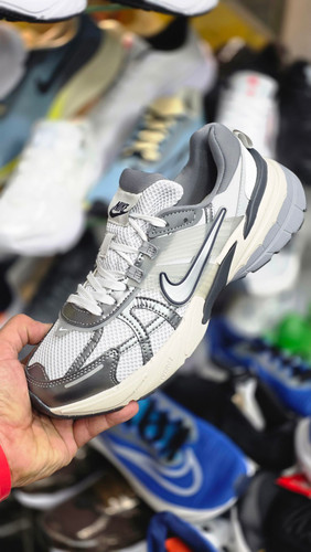 کتونی نایک وی تو کی/سایز ۳۷ الی ۴۵/ساخت ویتنام/Nike V2k Run/ضمانت کالا/فروش تک و عمده