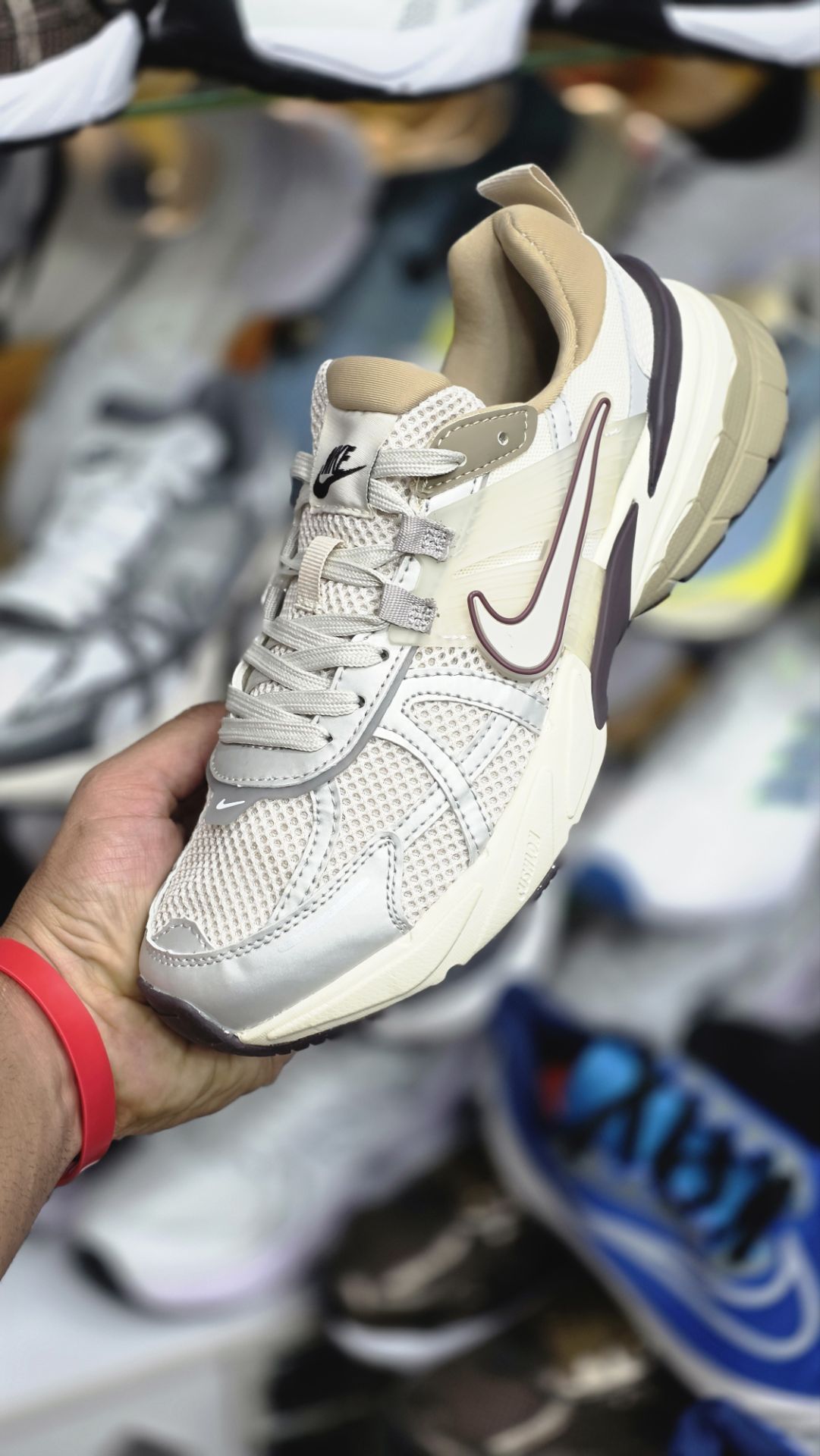 کتونی نایک وی تو کی/سایز ۳۷ الی ۴۵/ساخت ویتنام/Nike V2k Run/ضمانت کالا/فروش تک و عمده