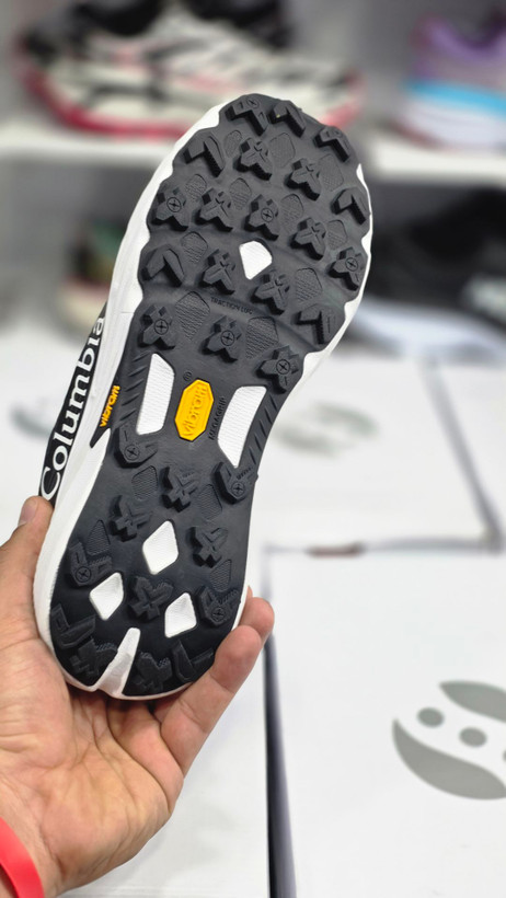 کتونی طبیعتگردی کلمبیا با زیره ویبرام/سایز ۴۰ الی ۴۵/ساخت ویتنام/ Columbia OutDry Vibram/ضمانت کالا/فروش تک و عمده