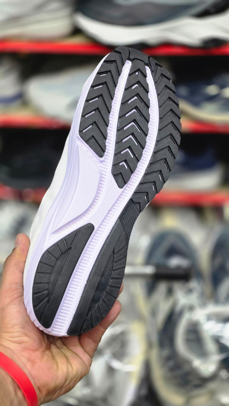 کتونی رانینگ نایک ایر زوم مسترکوالیتی/سایز ۳۸ الی ۴۵/ساخت ویتنام/Nike Air Zoom/ضمانت کالا/فروش تک و عمده
