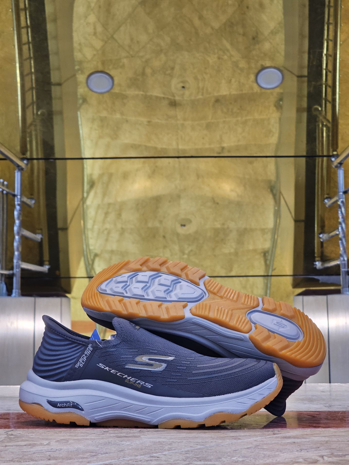 کتونی طبی اسکیچرز بدون بند/Skechers Slip Ins/سایز۴۰ الی ۴۵/ ساخت ویتنام/ضمانت کالا/فروش تک و عمده