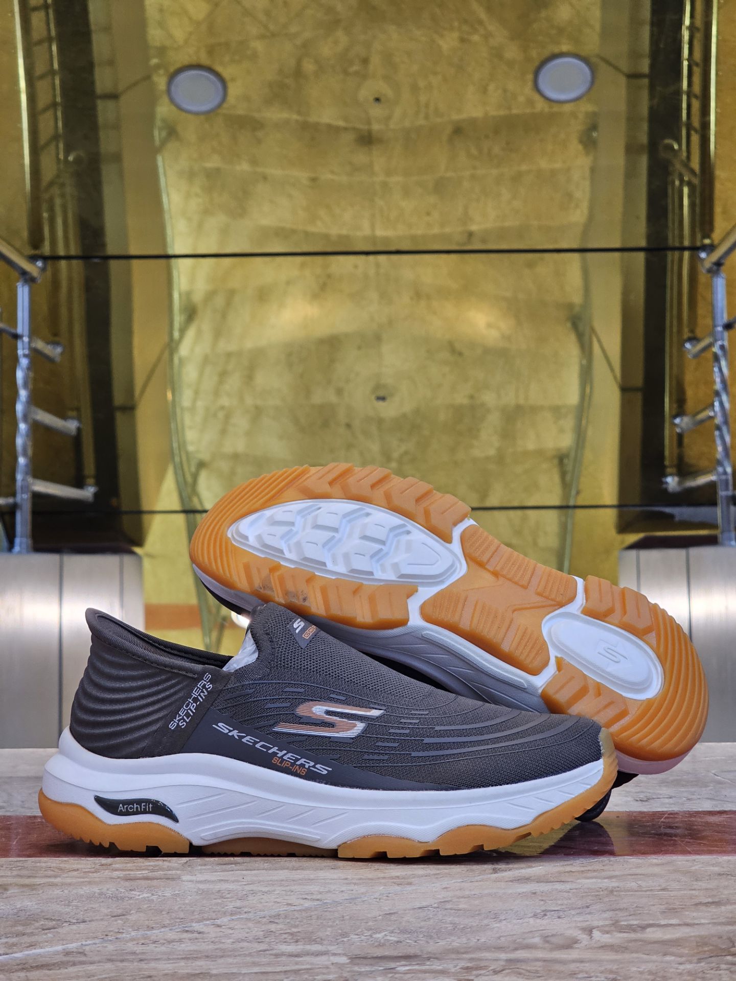 کتونی طبی اسکیچرز بدون بند/Skechers Slip Ins/سایز۴۰ الی ۴۵/ ساخت ویتنام/ضمانت کالا/فروش تک و عمده