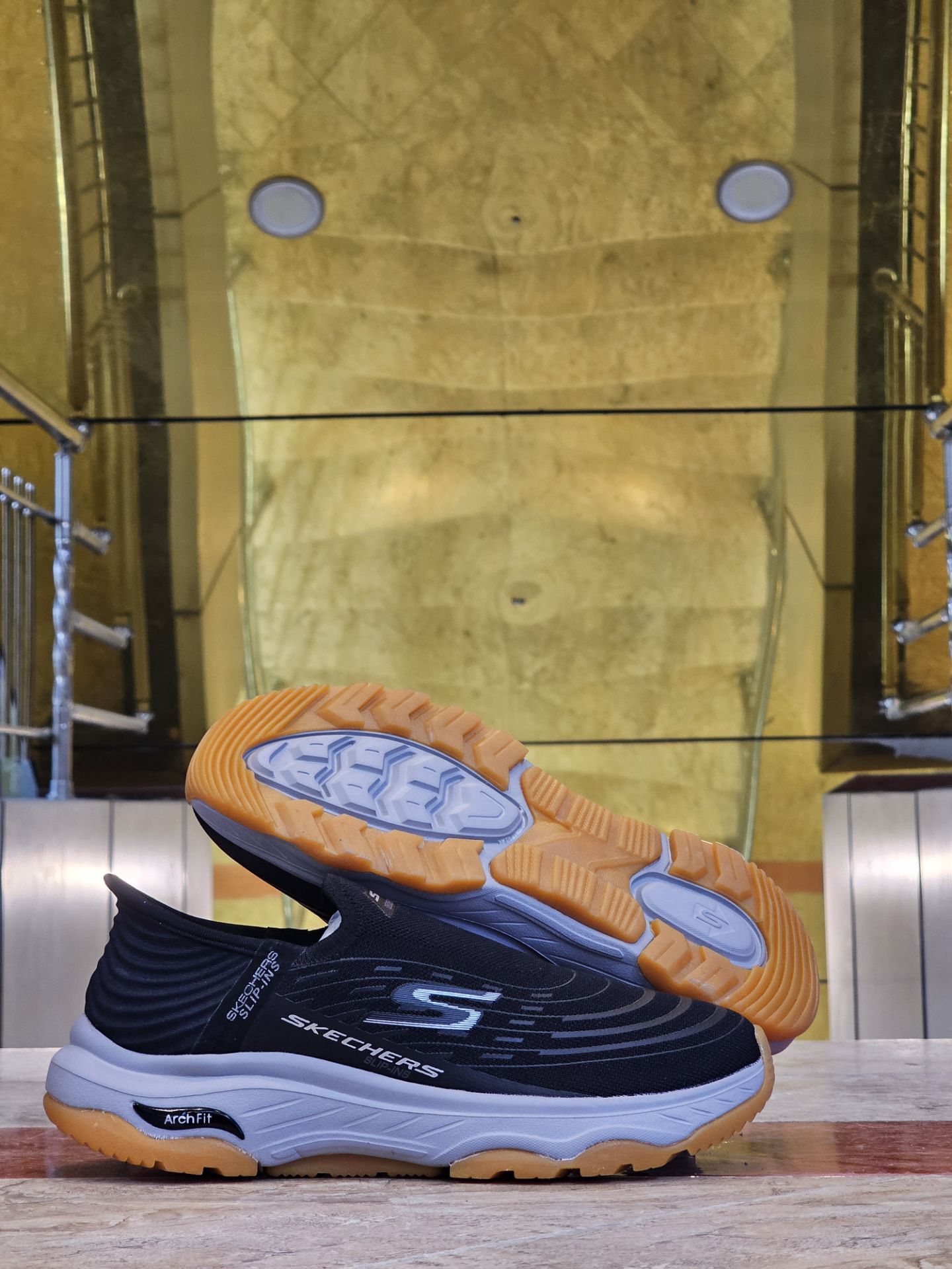 کتونی طبی اسکیچرز بدون بند/Skechers Slip Ins/سایز۴۰ الی ۴۵/ ساخت ویتنام/ضمانت کالا/فروش تک و عمده