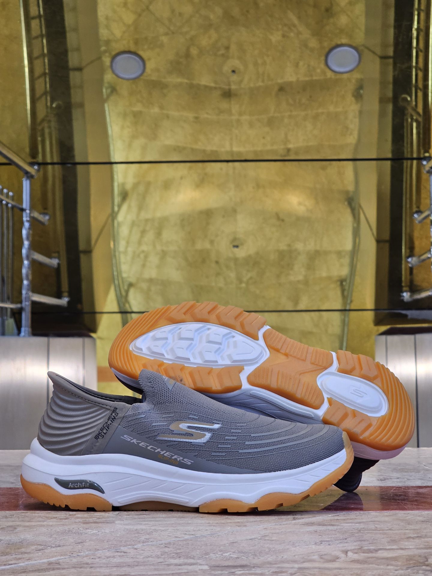 کتونی طبی اسکیچرز بدون بند/Skechers Slip Ins/سایز۴۰ الی ۴۵/ ساخت ویتنام/ضمانت کالا/فروش تک و عمده