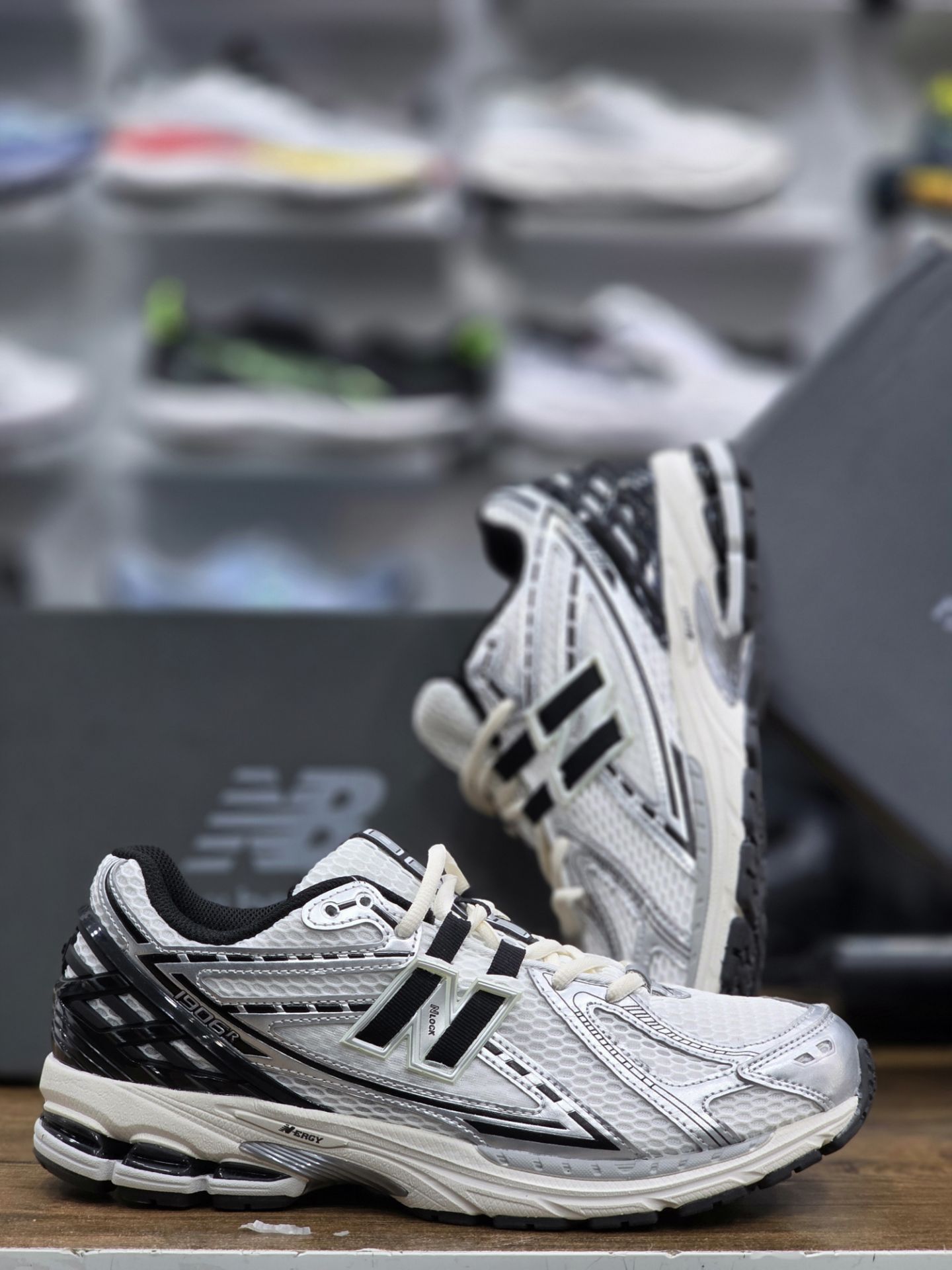 کتونی نیوبالانس ۱۹۰۶/Newbalance 1906/سایز38 الی ۴۵/ ساخت ویتنام/ضمانت کالا/فروش تک و عمده