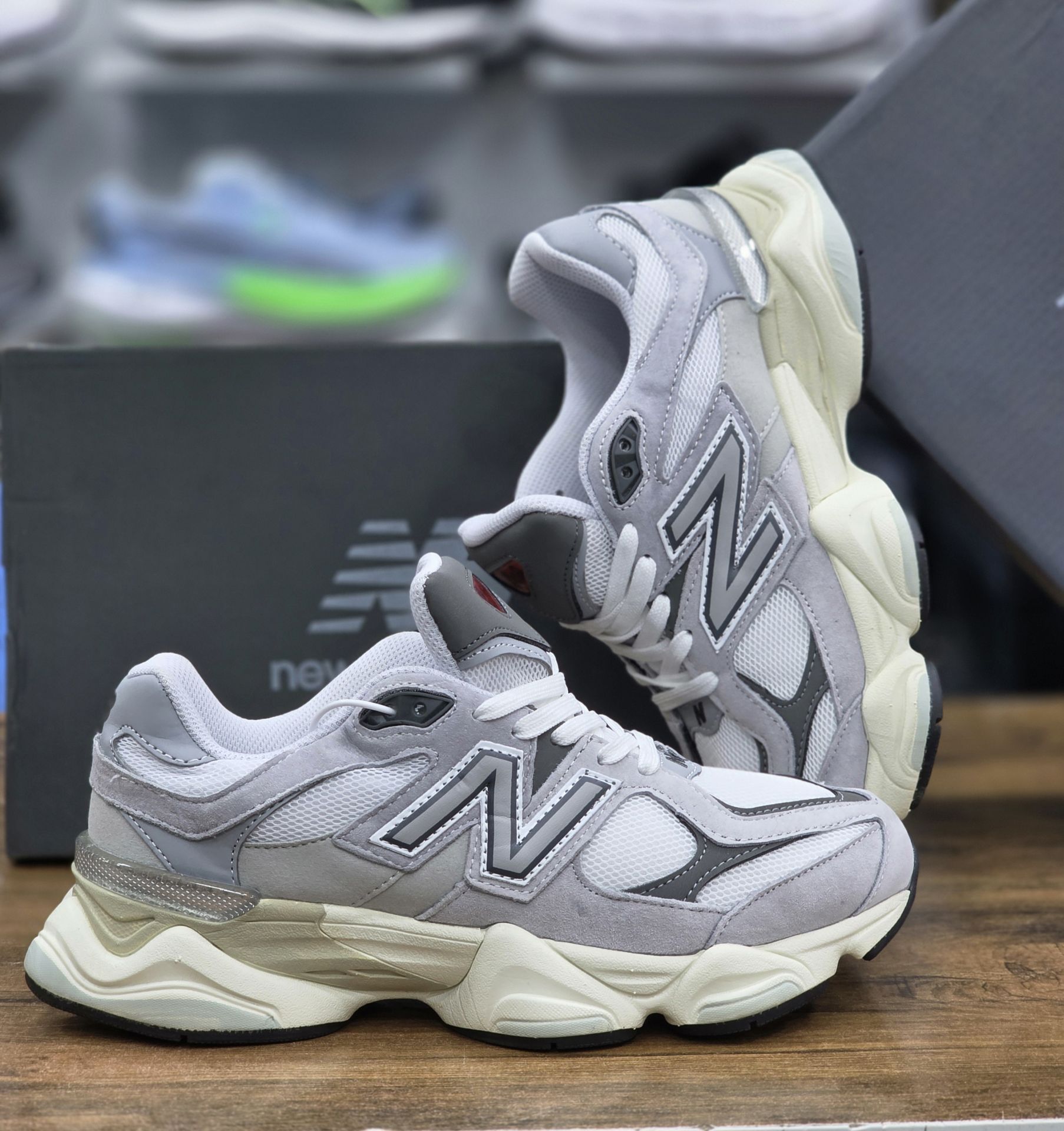کتونی مسترکوالیتی نیوبالانس ۹۰۶۰/ساخت ویتنام/سایز 40 الی 45/ Newbalance 9060/ضمانت اصالت کالا/فروش به صورت تک و عمده