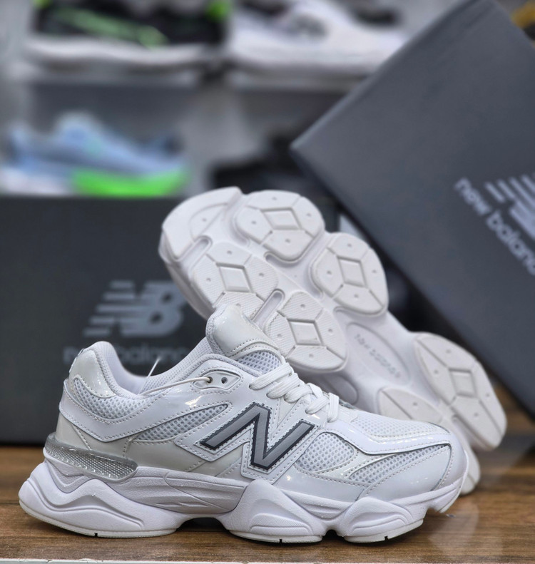 کتونی مسترکوالیتی نیوبالانس ۹۰۶۰/ساخت ویتنام/سایز 40 الی 45/ Newbalance 9060/ضمانت اصالت کالا/فروش به صورت تک و عمده