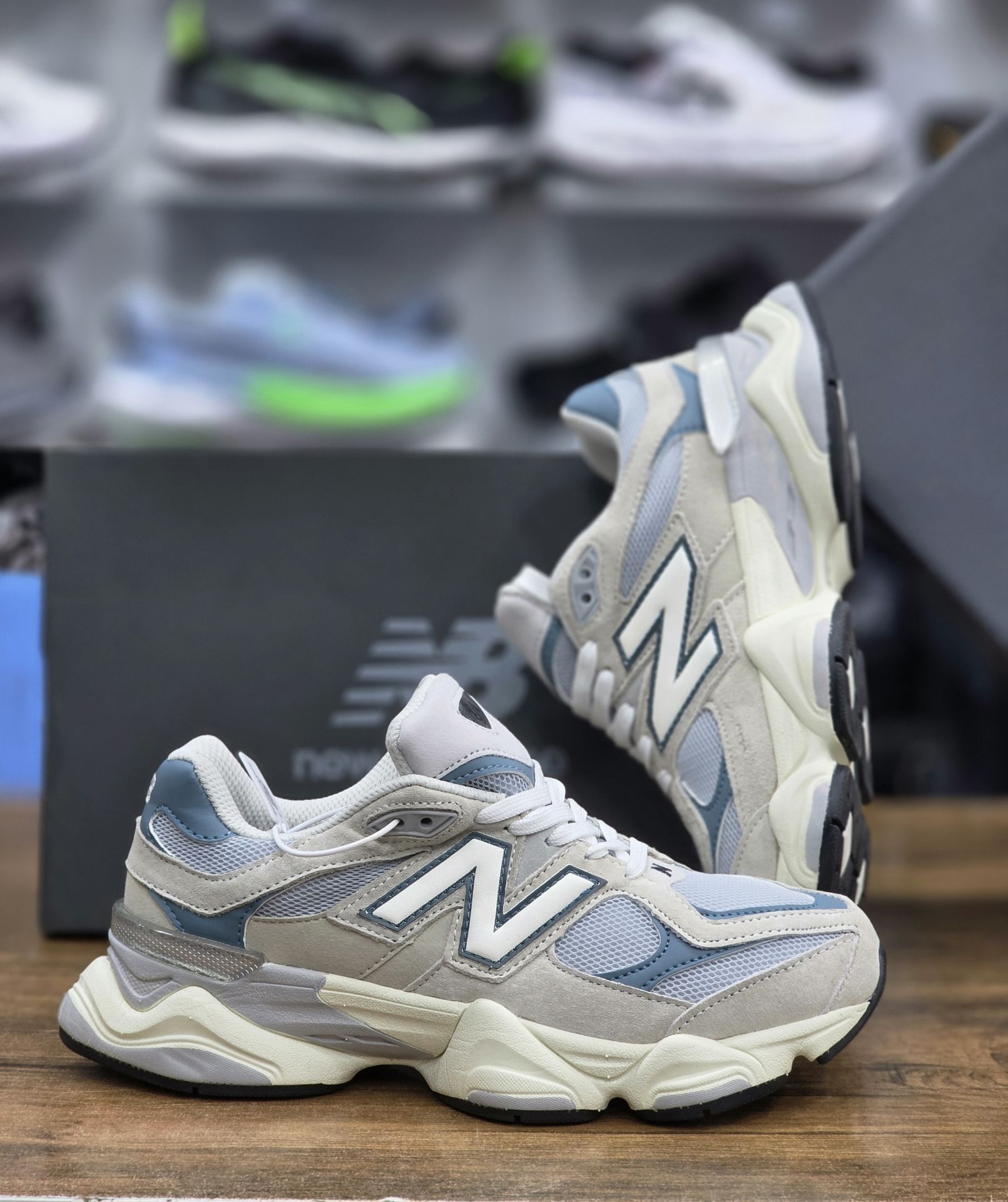 کتونی مسترکوالیتی نیوبالانس ۹۰۶۰/ساخت ویتنام/سایز 40 الی 45/ Newbalance 9060/ضمانت اصالت کالا/فروش به صورت تک و عمده