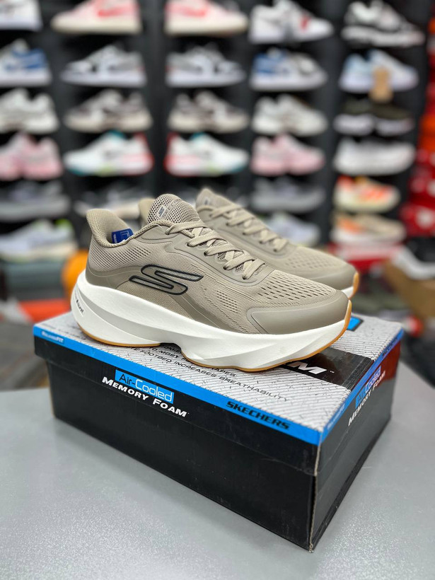 کتونی اسکیچرز هایپربرست کربن مسترکوالیتی /سایز 40 الی 45 /ساخت ویتنام /Skechers Hyperburst Carbon /ضمانت کالا /فروش به صورت تک و عمده