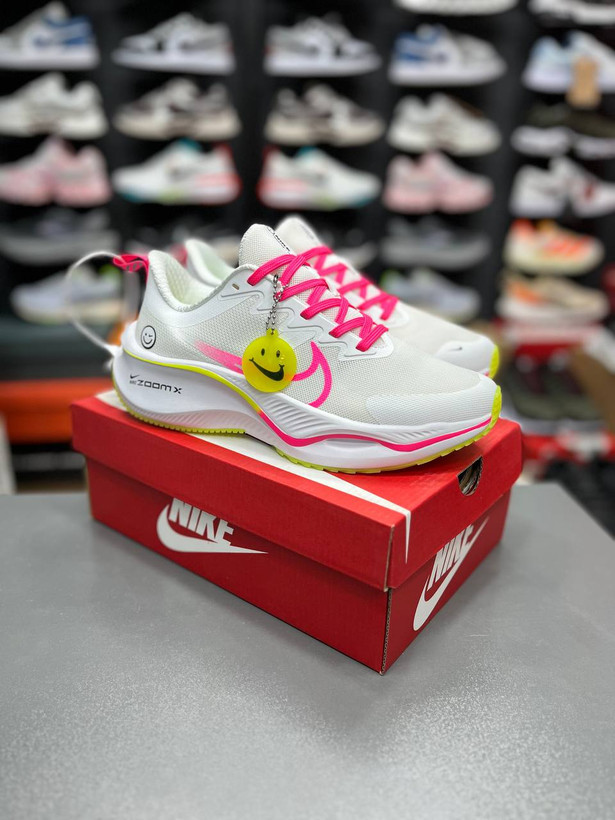 کتونی نایک زوم ایکس لبخندی /سایز ۳۷ الی ۴۰ /ساخت ویتنام / Nike ZoomX Vietnam /ضمانت کالا /فروش تک و عمده