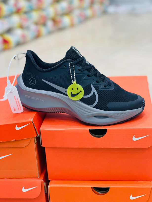 کتونی نایک زوم ایکس لبخندی /سایز ۳۷ الی ۴۰ /ساخت ویتنام / Nike ZoomX Vietnam /ضمانت کالا /فروش تک و عمده