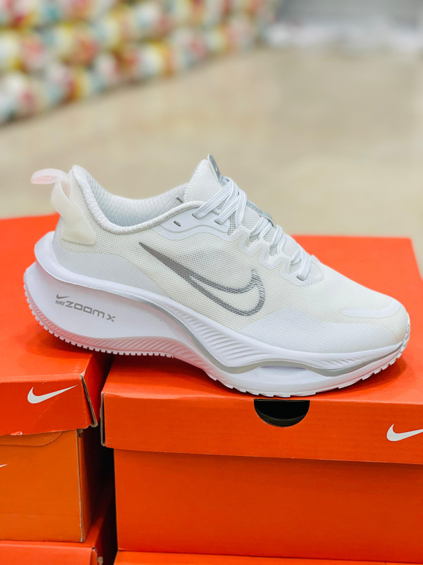 کتونی نایک زوم ایکس لبخندی /سایز ۳۷ الی ۴۰ /ساخت ویتنام / Nike ZoomX Vietnam /ضمانت کالا /فروش تک و عمده