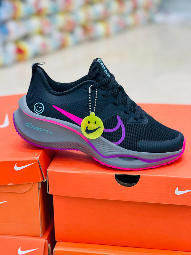 کتونی نایک زوم ایکس لبخندی /سایز ۳۷ الی ۴۰ /ساخت ویتنام / Nike ZoomX Vietnam /ضمانت کالا /فروش تک و عمده