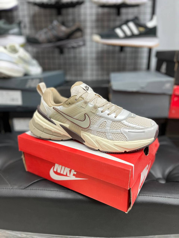 کتونی نایک وی تو کی/سایز ۳۷ الی ۴۵/ساخت ویتنام/Nike V2k Run/ضمانت کالا/فروش تک و عمده