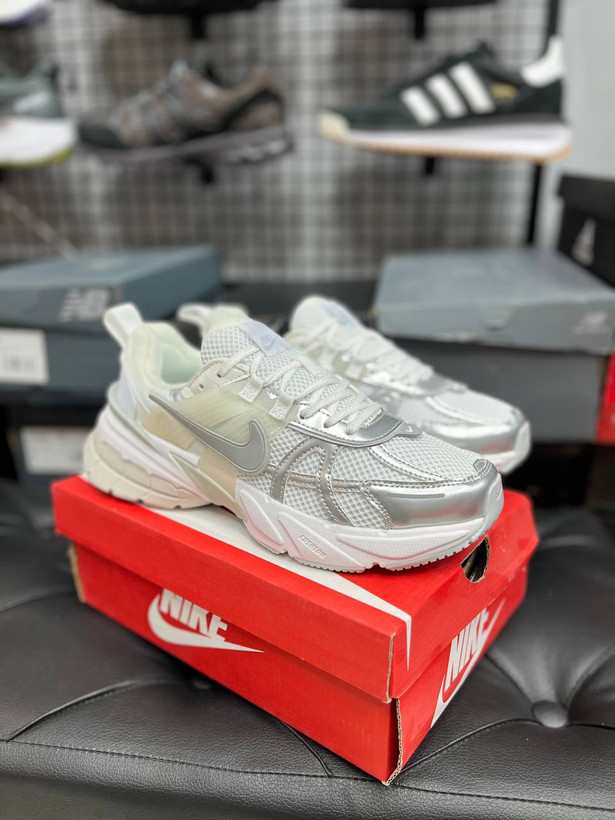 کتونی نایک وی تو کی/سایز ۳۷ الی ۴۵/ساخت ویتنام/Nike V2k Run/ضمانت کالا/فروش تک و عمده