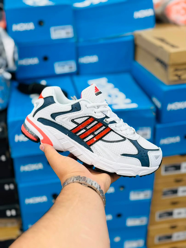 کتونی آدیداس فارماتون مسترکوالیتی /سایز ۴۰ الی ۴۵ /ساخت ویتنام /Adidas Pharmaton /ضمانت کالا /فروش تک و عمده