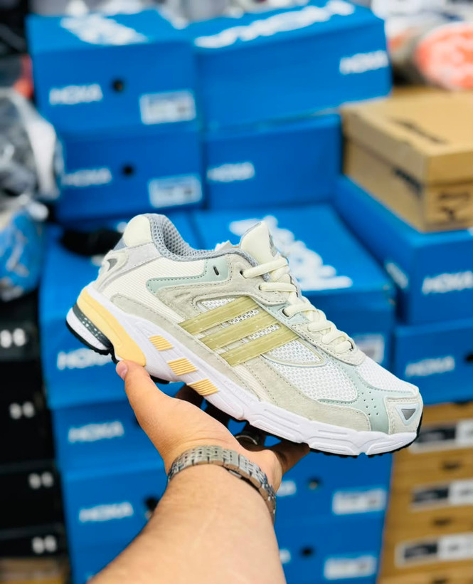 کتونی آدیداس فارماتون مسترکوالیتی /سایز ۴۰ الی ۴۵ /ساخت ویتنام /Adidas Pharmaton /ضمانت کالا /فروش تک و عمده