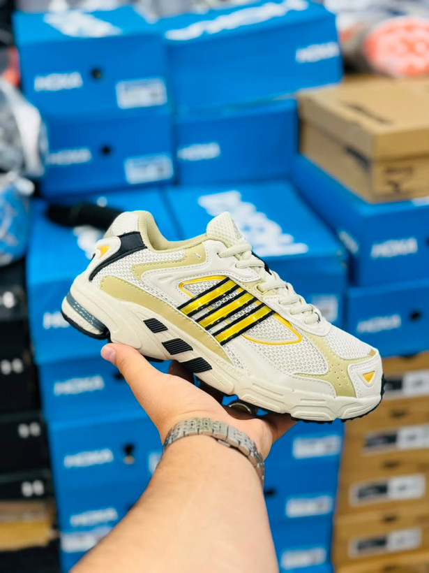 کتونی آدیداس فارماتون مسترکوالیتی /سایز ۴۰ الی ۴۵ /ساخت ویتنام /Adidas Pharmaton /ضمانت کالا /فروش تک و عمده