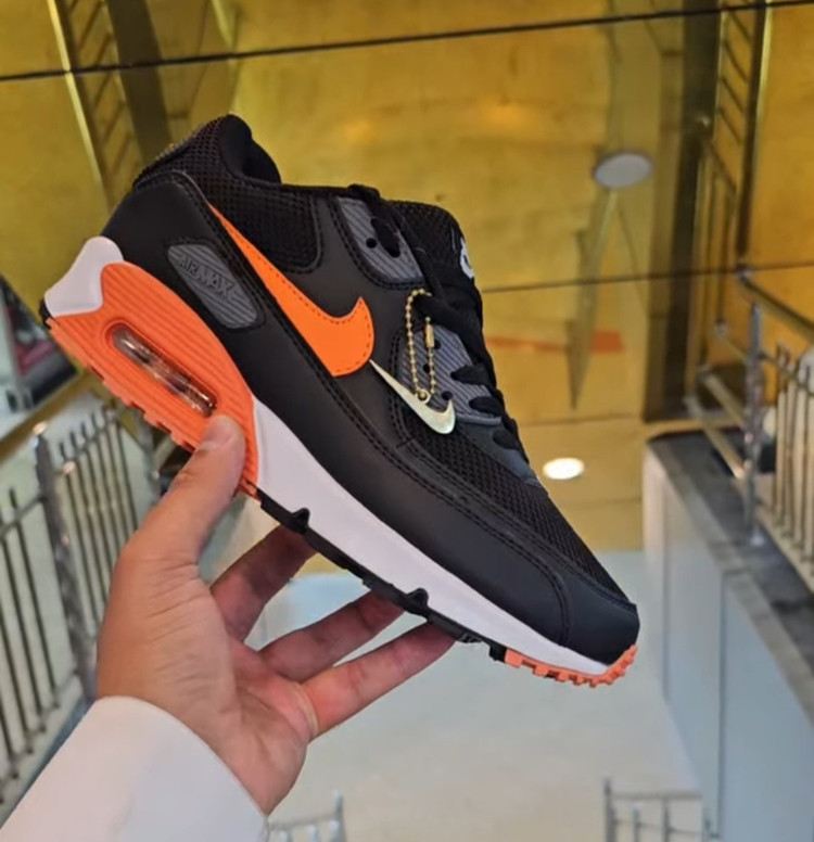 کتونی نایک ایرمکس/ساخت ویتنام/سایز ۴۰ الی ۴۵/ Nike air max/ضمانت کالا/فروش تک و عمده