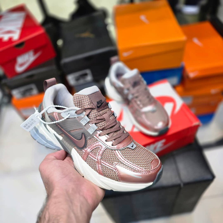 کتونی نایک وی تو کی/سایز ۳۷ الی ۴0/ساخت ویتنام/Nike V2k Run/ضمانت کالا/فروش تک و عمده