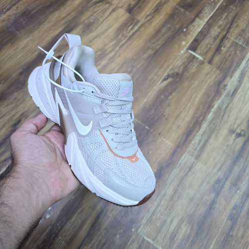 کتونی نایک وی تو کی/سایز ۳۷ الی ۴0/ساخت ویتنام/Nike V2k Run/ضمانت کالا/فروش تک و عمده