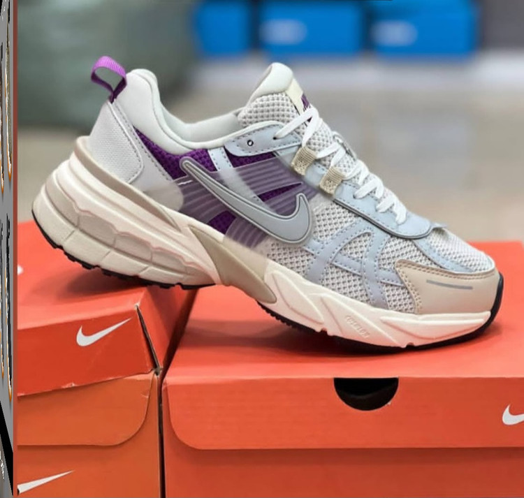 کتونی نایک وی تو کی/سایز ۴۰ الی ۴۵/ساخت ویتنام/Nike V2k Run/ضمانت کالا/فروش تک و عمده