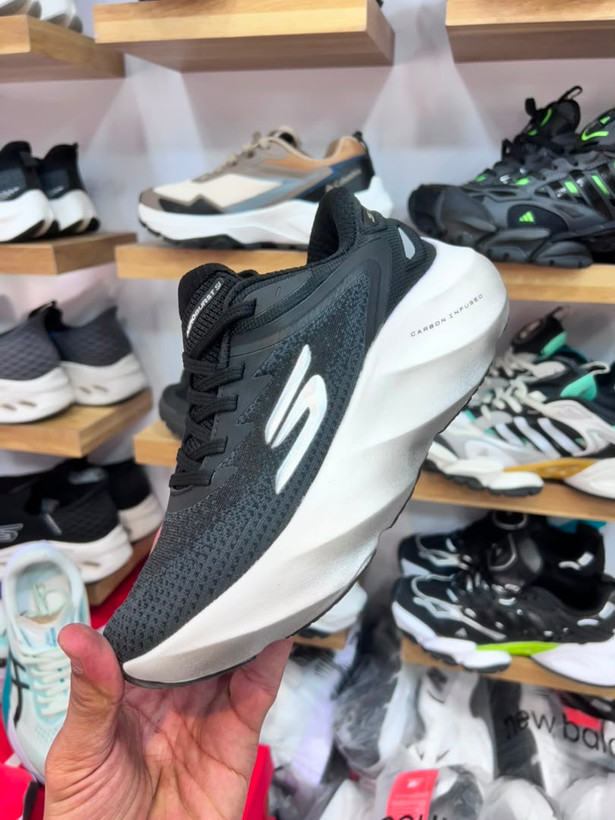 کتونی اسکیچرز هایپربرست کربن مسترکوالیتی /سایز 3۶ الی 40 /ساخت ویتنام /Skechers Hyperburst Carbon /ضمانت کالا /فروش به صورت تک و عمده