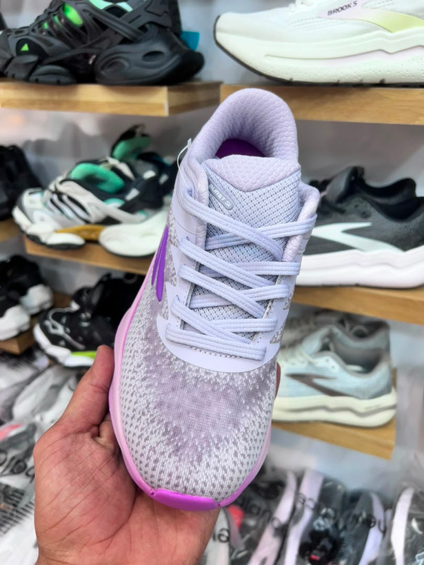 کتونی اسکیچرز هایپربرست کربن مسترکوالیتی /سایز 3۶ الی 40 /ساخت ویتنام /Skechers Hyperburst Carbon /ضمانت کالا /فروش به صورت تک و عمده