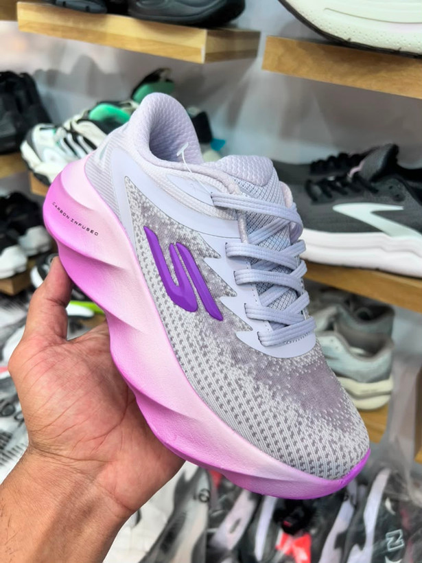 کتونی اسکیچرز هایپربرست کربن مسترکوالیتی /سایز 3۶ الی 40 /ساخت ویتنام /Skechers Hyperburst Carbon /ضمانت کالا /فروش به صورت تک و عمده
