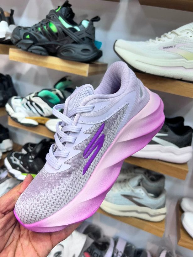 کتونی اسکیچرز هایپربرست کربن مسترکوالیتی /سایز 3۶ الی 40 /ساخت ویتنام /Skechers Hyperburst Carbon /ضمانت کالا /فروش به صورت تک و عمده