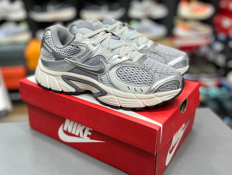 كتونی نایک وى فايو کی مسترکوالیتی /سایزبندی37 الی ۴0 /ساخت ویتنام /Nike V5K Run /ضمانت اصالت كالا /فروش به صورت تک و عمده