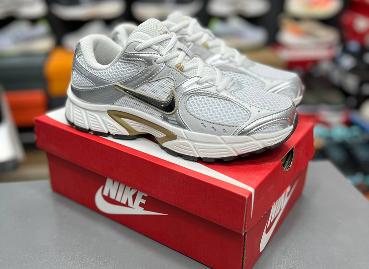 كتونی نایک وى فايو کی مسترکوالیتی /سایزبندی37 الی ۴0 /ساخت ویتنام /Nike V5K Run /ضمانت اصالت كالا /فروش به صورت تک و عمده