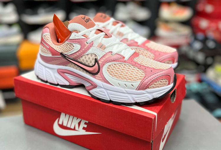 كتونی نایک وى فايو کی مسترکوالیتی /سایزبندی37 الی ۴0 /ساخت ویتنام /Nike V5K Run /ضمانت اصالت كالا /فروش به صورت تک و عمده