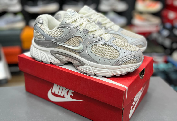 كتونی نایک وى فايو کی مسترکوالیتی /سایزبندی37 الی ۴0 /ساخت ویتنام /Nike V5K Run /ضمانت اصالت كالا /فروش به صورت تک و عمده