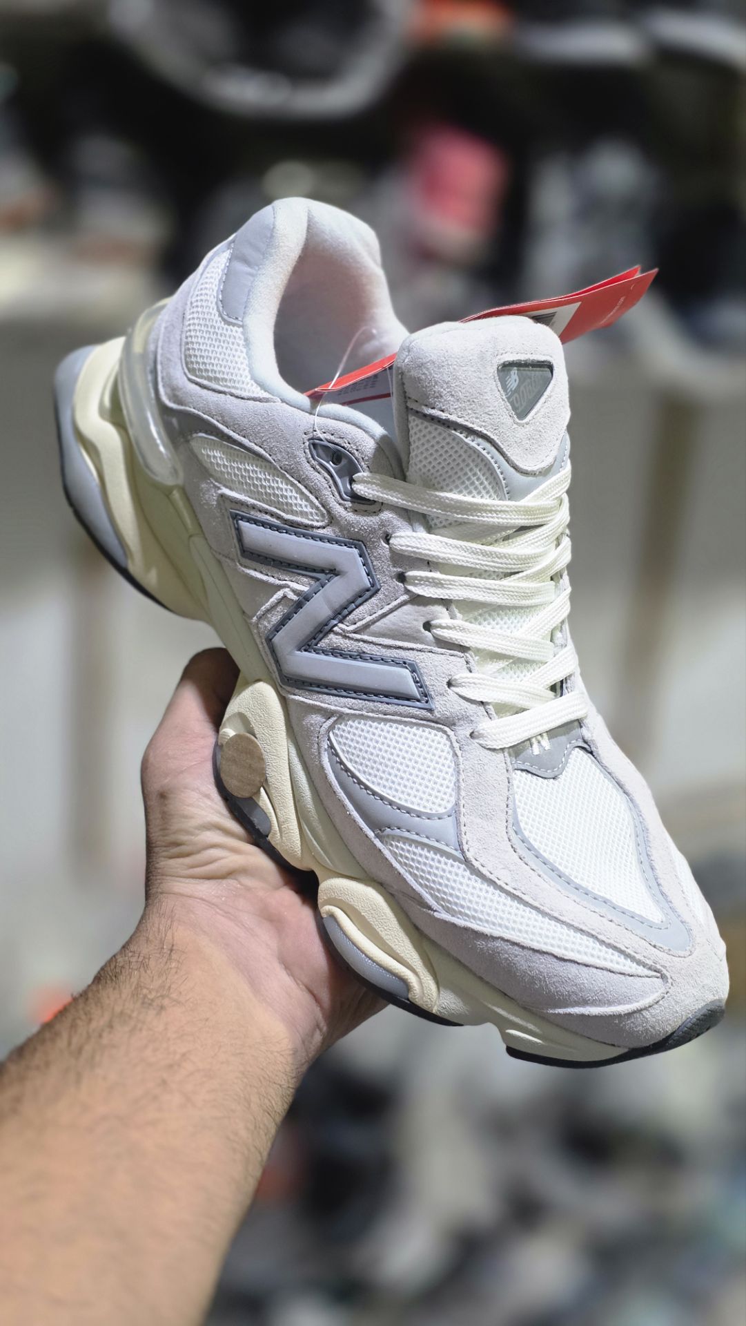 کتونی مسترکوالیتی نیوبالانس ۹۰۶۰/ساخت ویتنام/سایز 45/ Newbalance 9060/ضمانت اصالت کالا/فروش به صورت تک و عمده