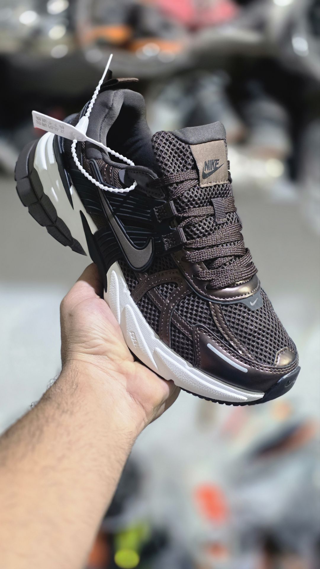 کتونی نایک وی تو کی/سایز 39/ساخت ویتنام/Nike V2k Run/ضمانت کالا/فروش تک و عمده