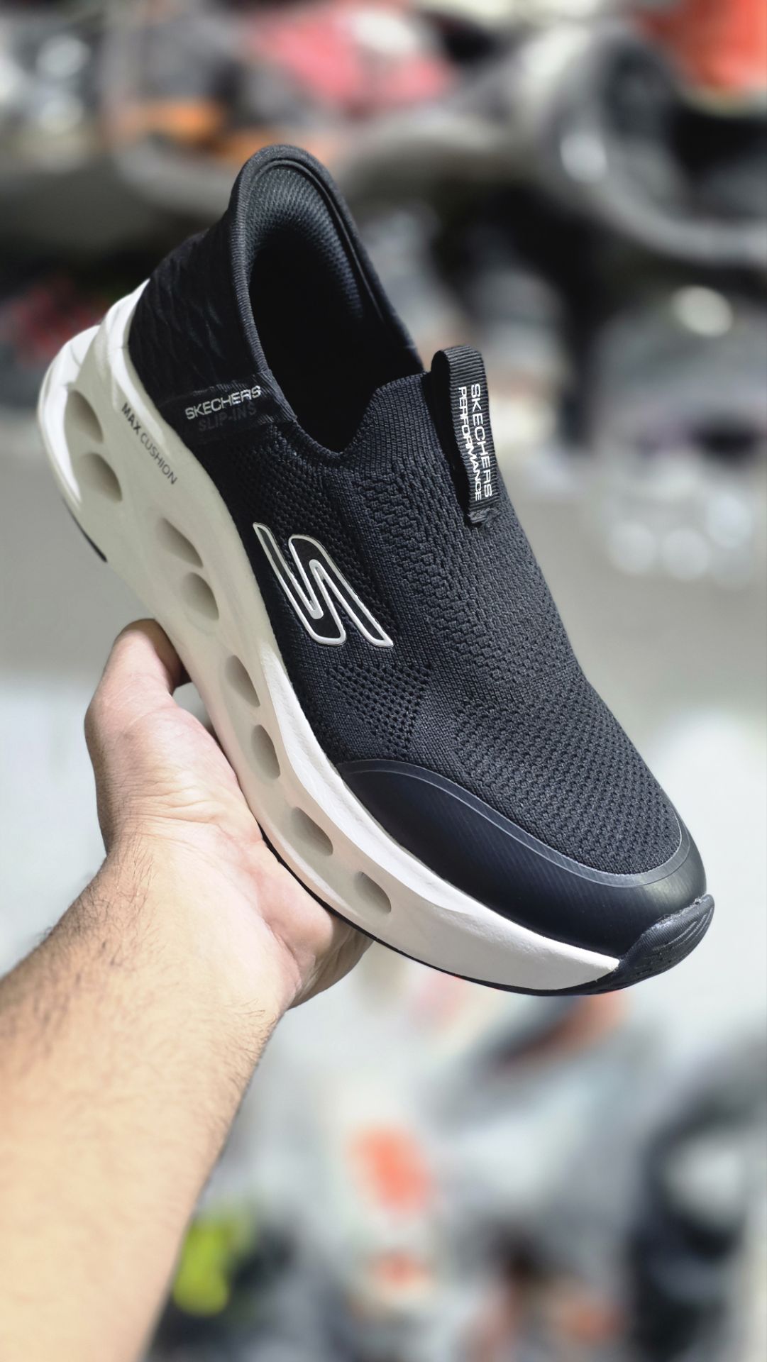 کتونی مسترکوالیتی اسکیچرز مکس کوشن/سایز 42/Skechers Max Cushioning/ ساخت ویتنام/ ضمانت کالا