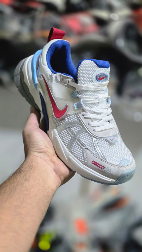 کتونی نایک وی تو کی/سایز 42/ساخت ویتنام/Nike V2k Run/ضمانت کالا/فروش تک و عمده