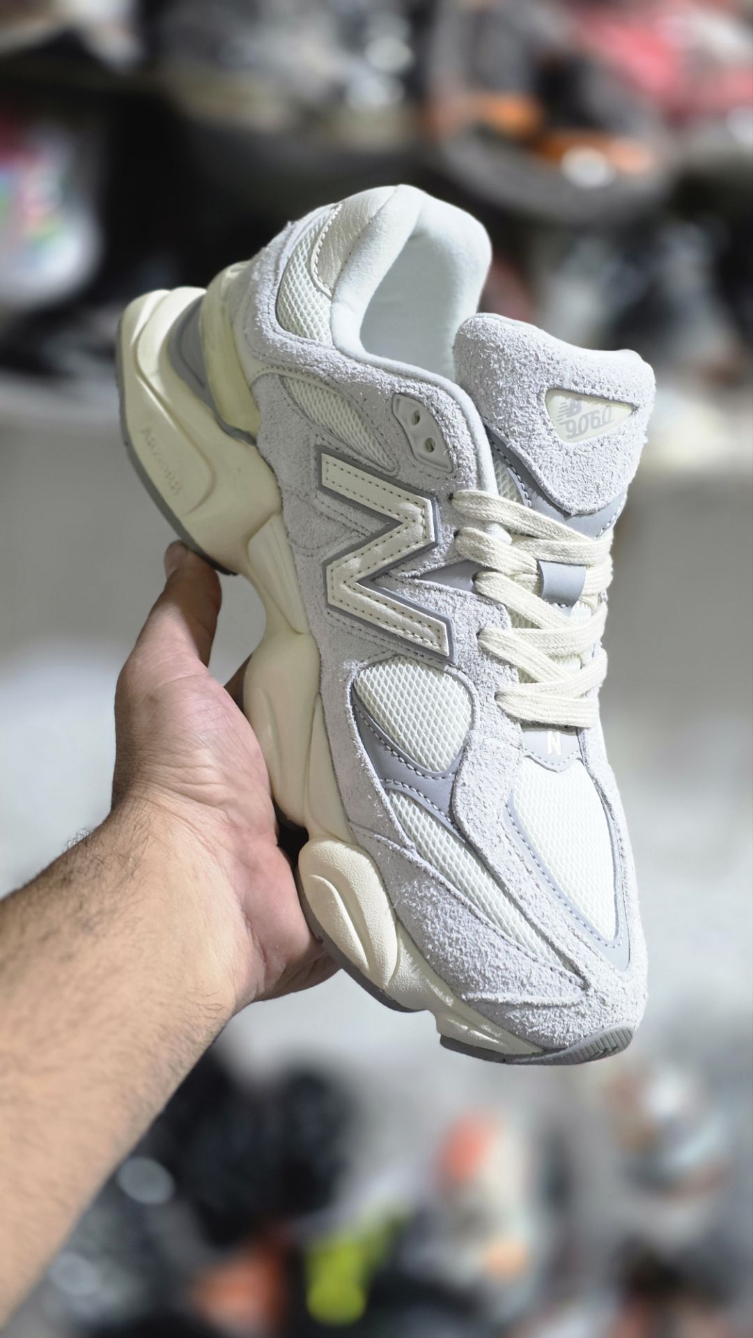 کتونی مسترکوالیتی نیوبالانس ۹۰۶۰/ساخت ویتنام/سایز 44/ Newbalance 9060/ضمانت اصالت کالا/فروش به صورت تک و عمده