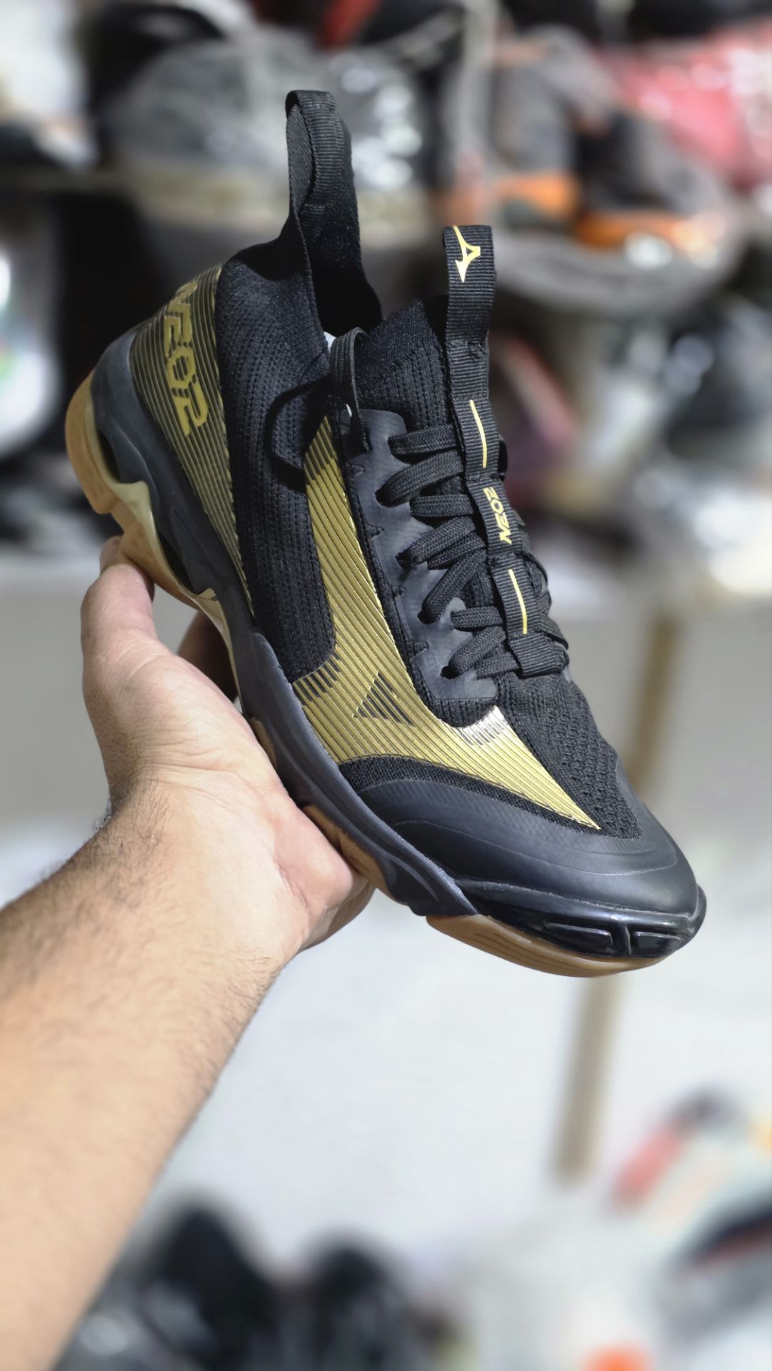 کتونی والیبالی و بسکتبالی میزانو وایو لایتنینگ نئو /سایز 42 /ساخت ویتنام /Mizuno Wave Lightning Neo