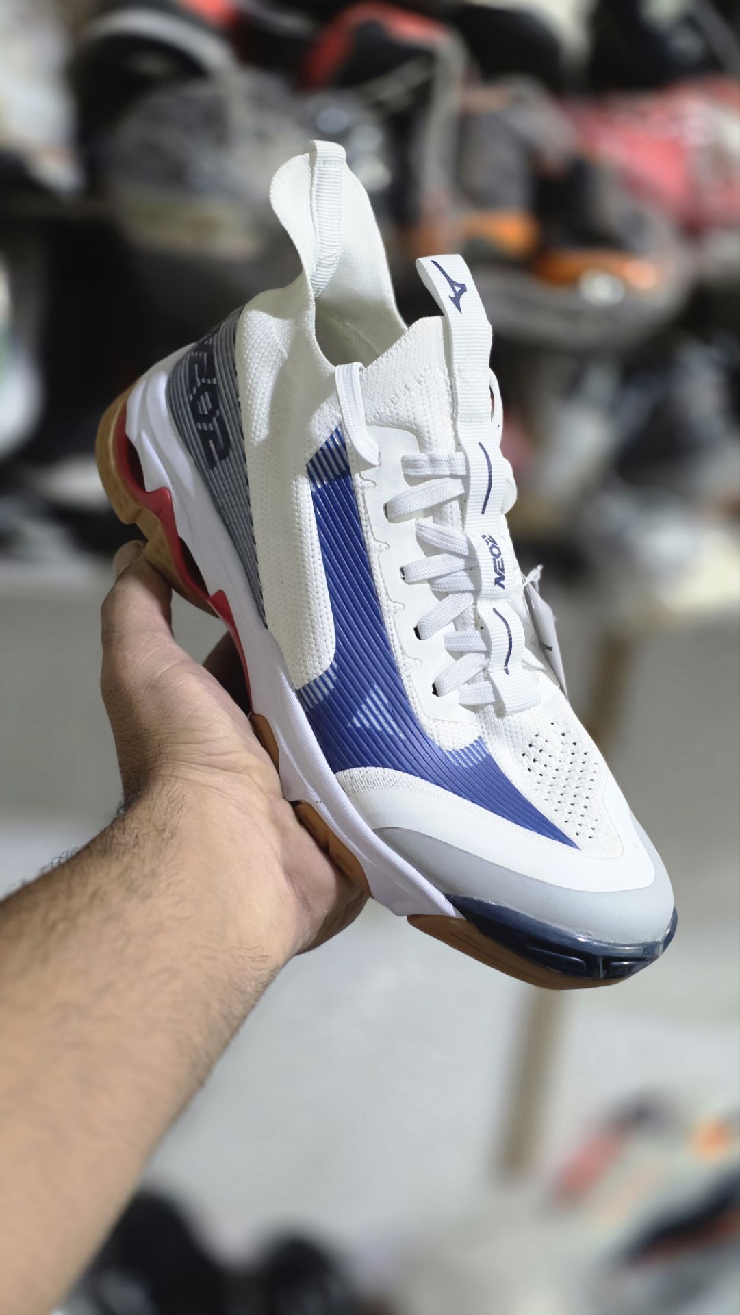 کتونی والیبالی و بسکتبالی میزانو وایو لایتنینگ نئو /سایز 42 /ساخت ویتنام /Mizuno Wave Lightning Neo
