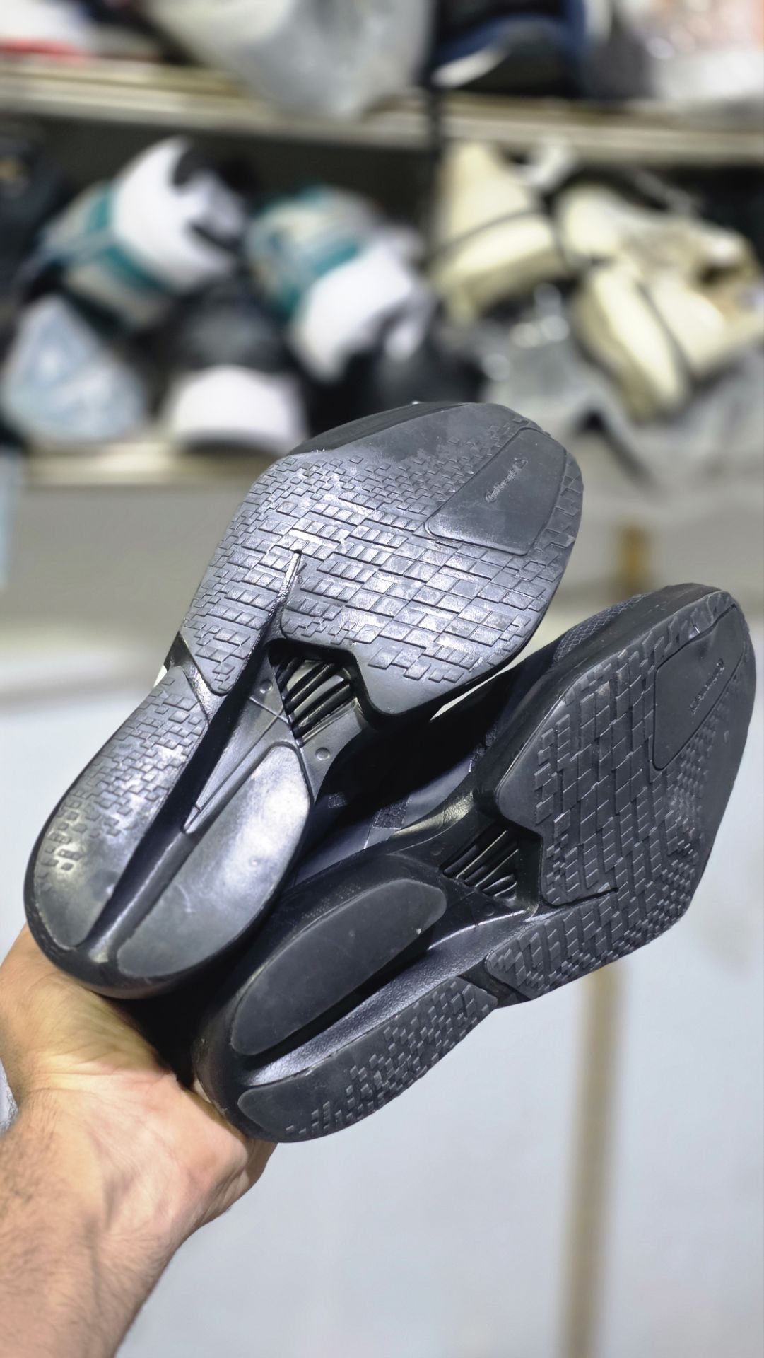 کتونی آدیداس آدی زیرو پرو 4 مسترکوالیتی/سایز 40 الی 44 /ساخت ویتنام/Adidas Adizero Pro 4/ضمانت کالا/فروش تک و عمده