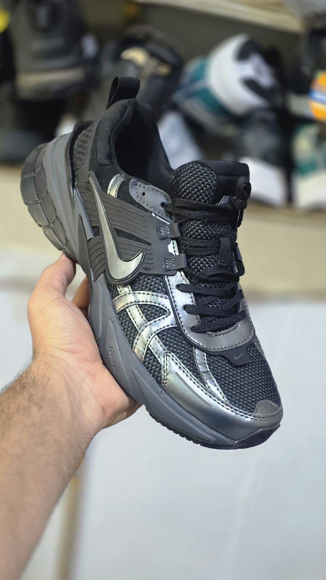 کتونی نایک وی تو کی/سایز 40،43/ساخت ویتنام/Nike V2k Run/ضمانت کالا/فروش تک و عمده
