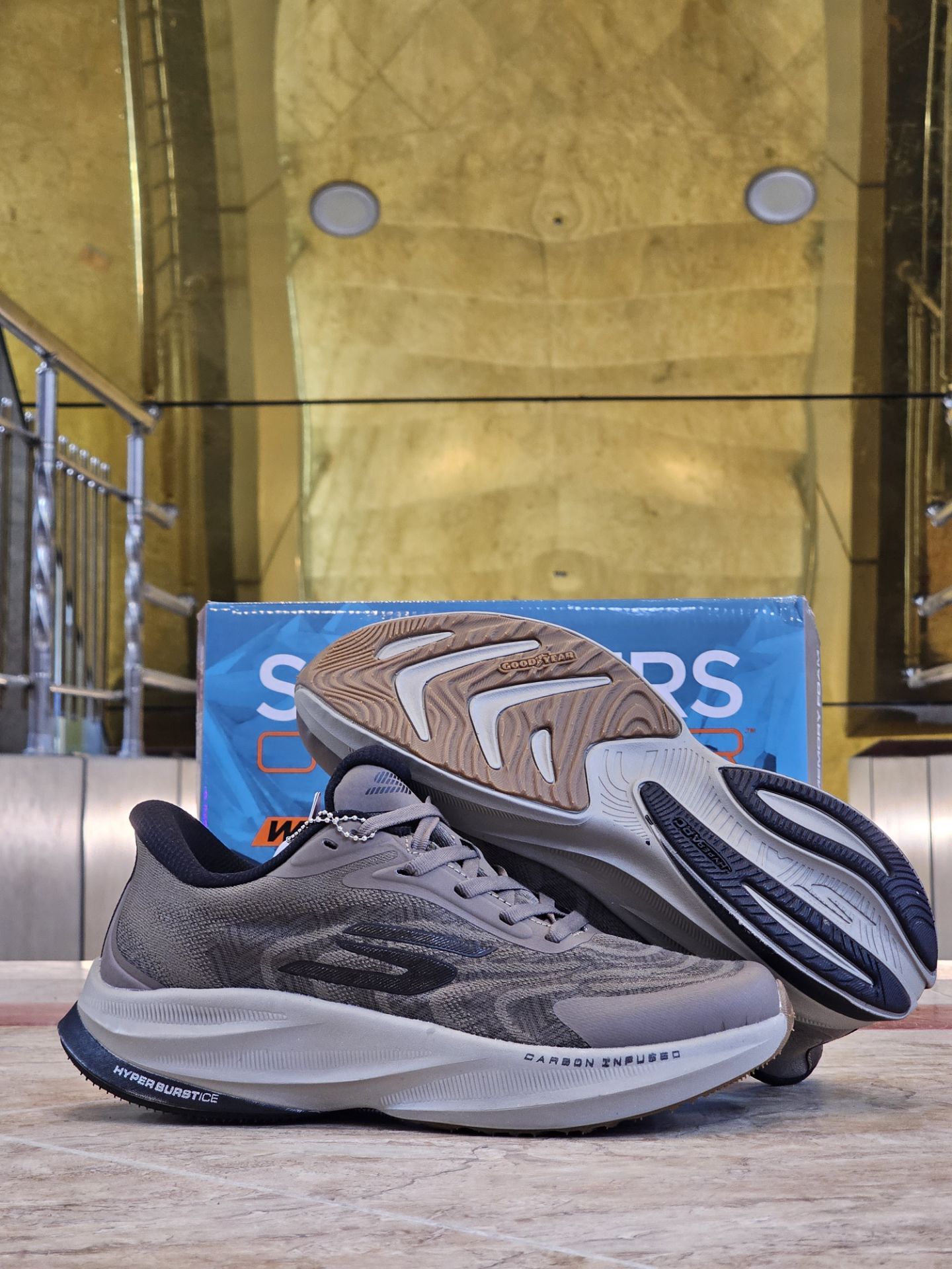 کتونی اسکیچرز هایپربرست کربن مسترکوالیتی /سایز 40 الی 45 /ساخت ویتنام /Skechers Hyperburst Carbon /ضمانت کالا /فروش به صورت تک و عمده