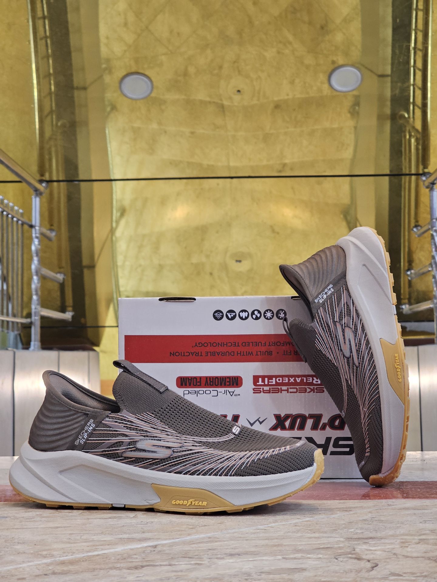 کتونی طبی اسکیچرز بدون بند/Skechers Slip Ins/سایز۴۰ الی ۴۵/ ساخت ویتنام/ضمانت کالا/فروش تک و عمده