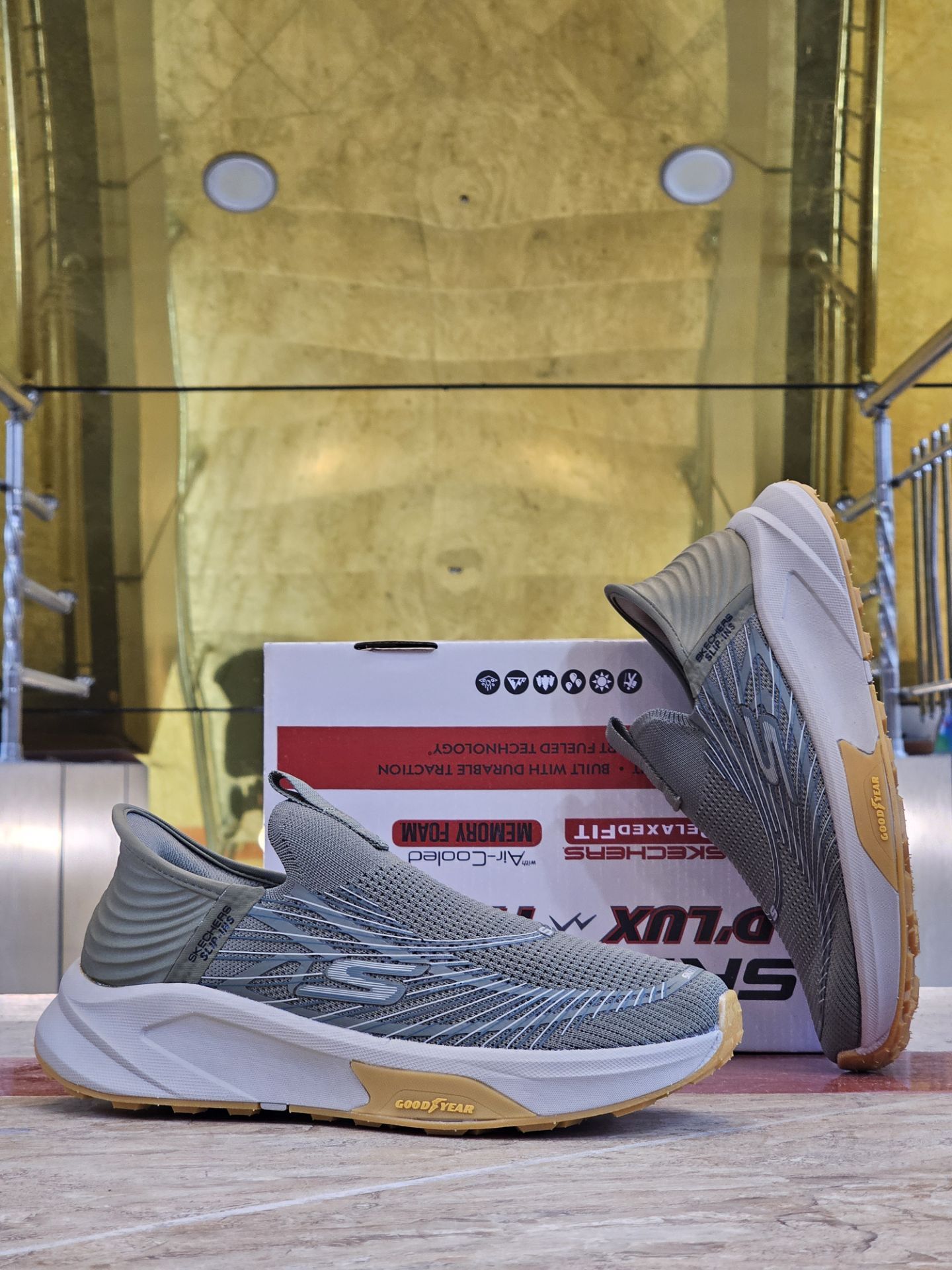 کتونی طبی اسکیچرز بدون بند/Skechers Slip Ins/سایز۴۰ الی ۴۵/ ساخت ویتنام/ضمانت کالا/فروش تک و عمده