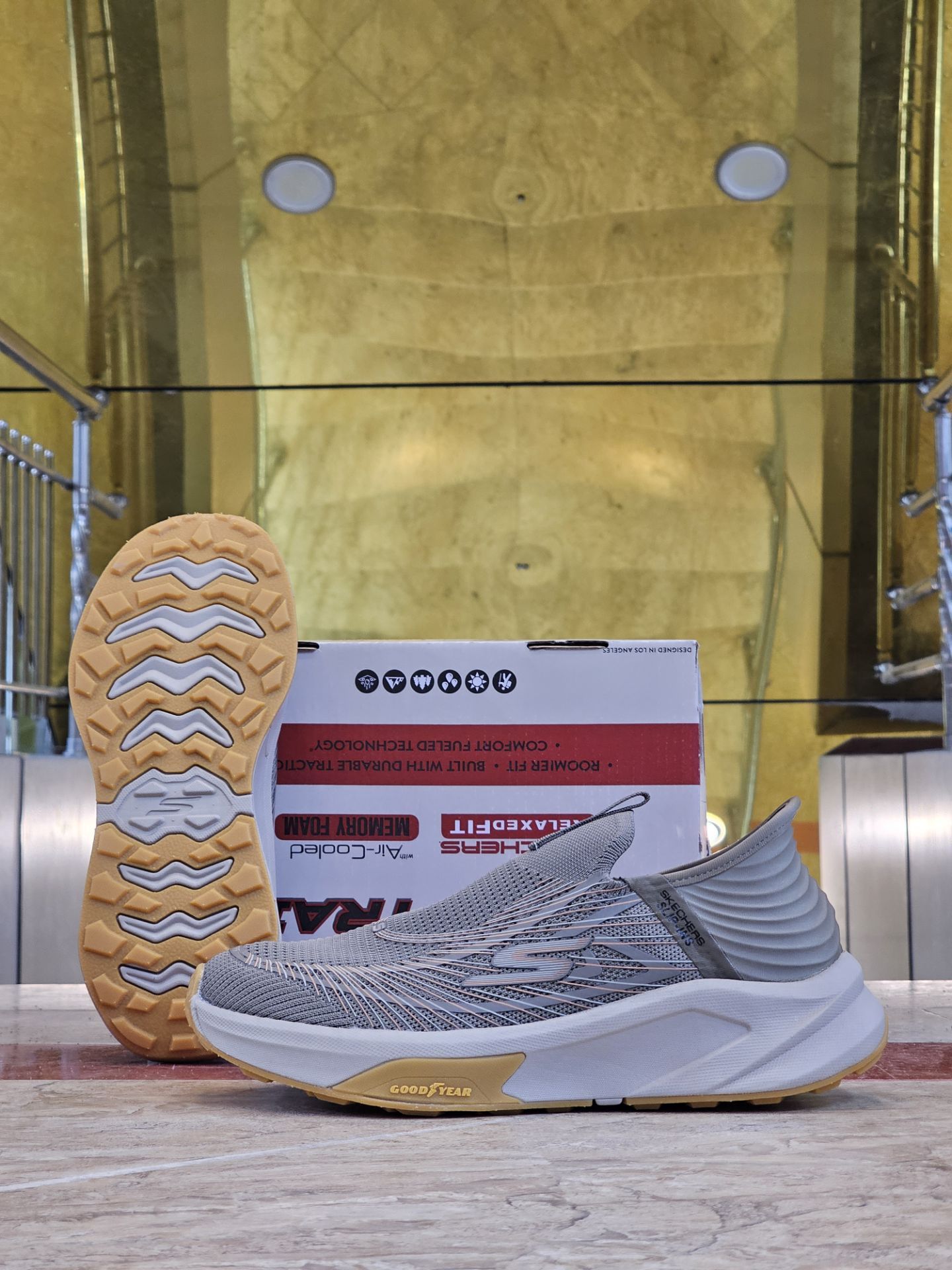کتونی طبی اسکیچرز بدون بند/Skechers Slip Ins/سایز۴۰ الی ۴۵/ ساخت ویتنام/ضمانت کالا/فروش تک و عمده