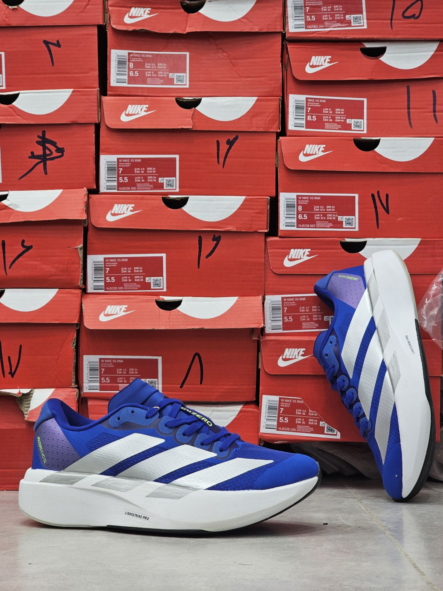 کتونی آدیداس آدی زیرو پرو 4 مسترکوالیتی/سایز ۳۸ الی ۴۵/ساخت ویتنام/Adidas Adizero Pro 4/ضمانت کالا/فروش تک و عمده