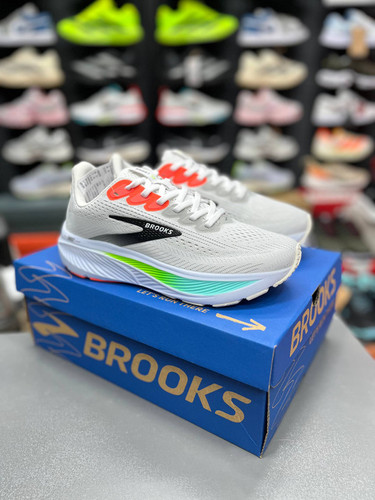 کتونی بروکس گاست ۱۷ مسترکوالیتی /سایز ۴۰ الی 45 /ساخت ویتنام /Brooks Ghost 1۷ /ضمانت کالا /فروش تک و عمده