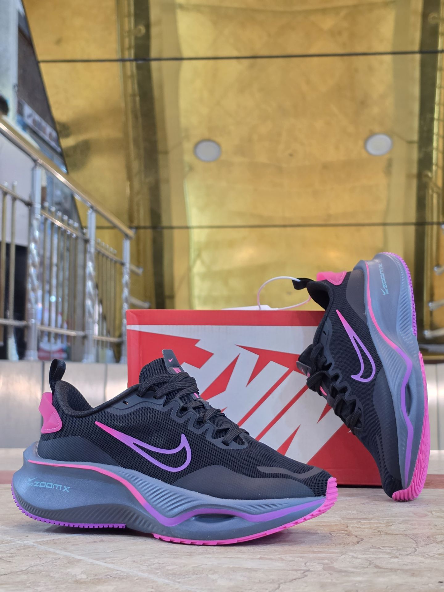 کتونی نایک زوم ایکس لبخندی /سایز ۳۷ الی ۴۰ /ساخت ویتنام / Nike ZoomX Vietnam /ضمانت کالا /فروش تک و عمده